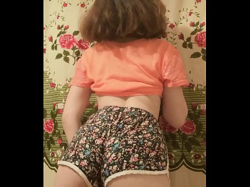 ❤️ Sexy junges Babe zieht ihre Shorts vor der Kamera aus ❤️❌ Porno bei uns ❌❤