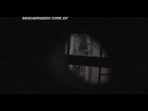 ❤️ Blondie wird heimlich von einem Voyeur aus der Nachbarschaft gefilmt, der sich hinter Hohlblocksteinen versteckt ❤️❌ Porno bei uns ❌❤